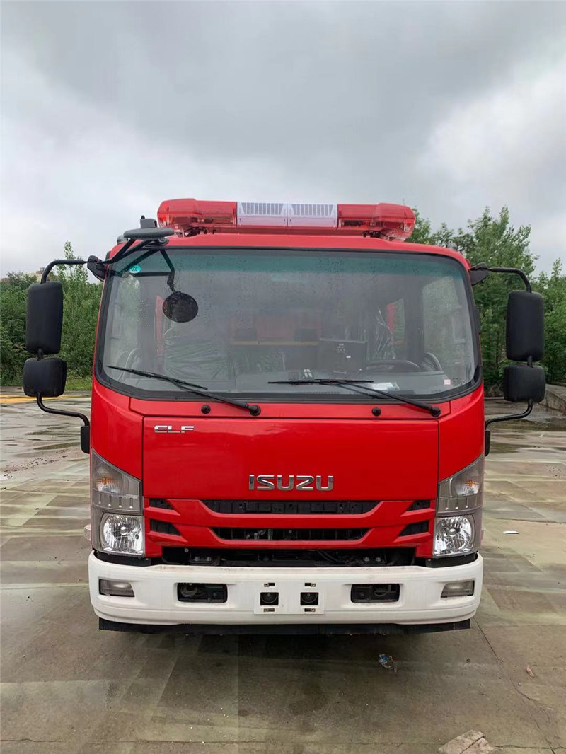 Sina Discount Fire Fighting Truck ISUZU 6ton 6000L Water Tank Fire Fighting Equipment1