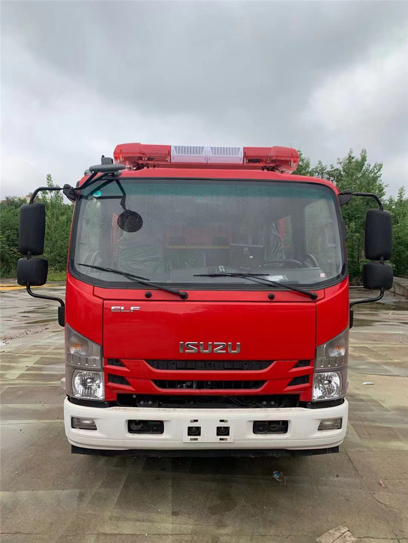 Camión de extinción de incendios con desconto de China ISUZU 6ton 6000L Tanque de auga Camión de bombeiros Equipo de loita contra incendios1