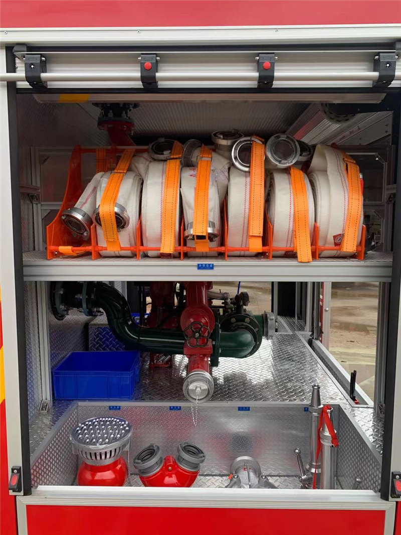 China Reducere Camion de stingere a incendiilor ISUZU 6ton 6000L Rezervor de apă Camion de pompieri Echipament de stingere a incendiilor5
