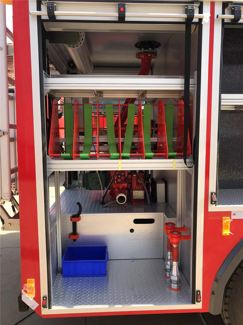 Sinotruck HOWO 4TON Rezervor de apă cu spumă Vehicul de stingere a incendiilor Camion de pompieri1