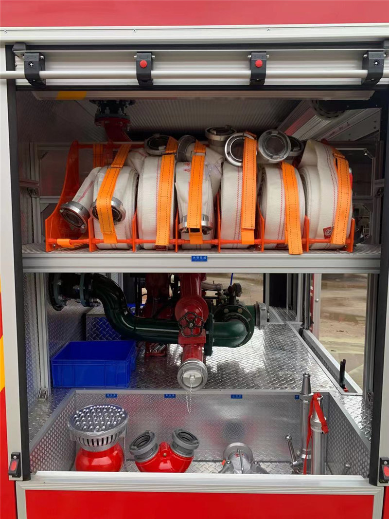 China Discount Fire Fighting Truck ISUZU 6ton 6000L Water Tank Fire Truck Fire Fighting Equipment5